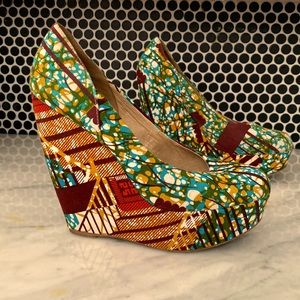 Wild, kinda Aztec-y Aldo wedges